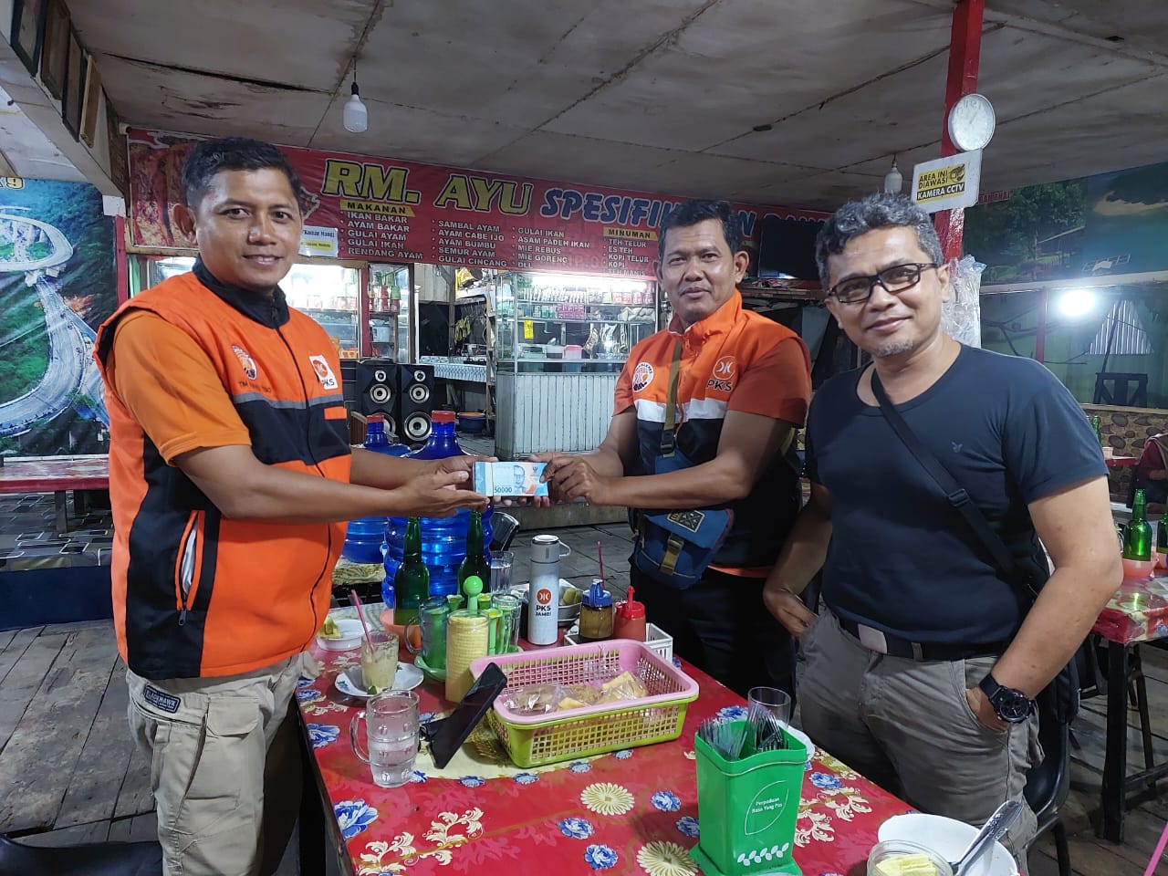 PKS Tebo Salurkan Bantuan Kemanusiaan Ke-Sumbar